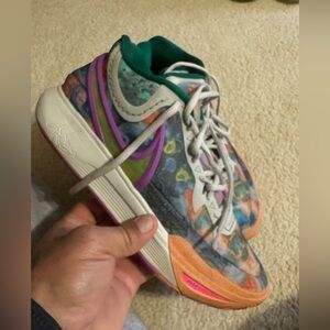 Nike Kyrie 8 Circle Of Life . Men’s size 9 authentic 100%